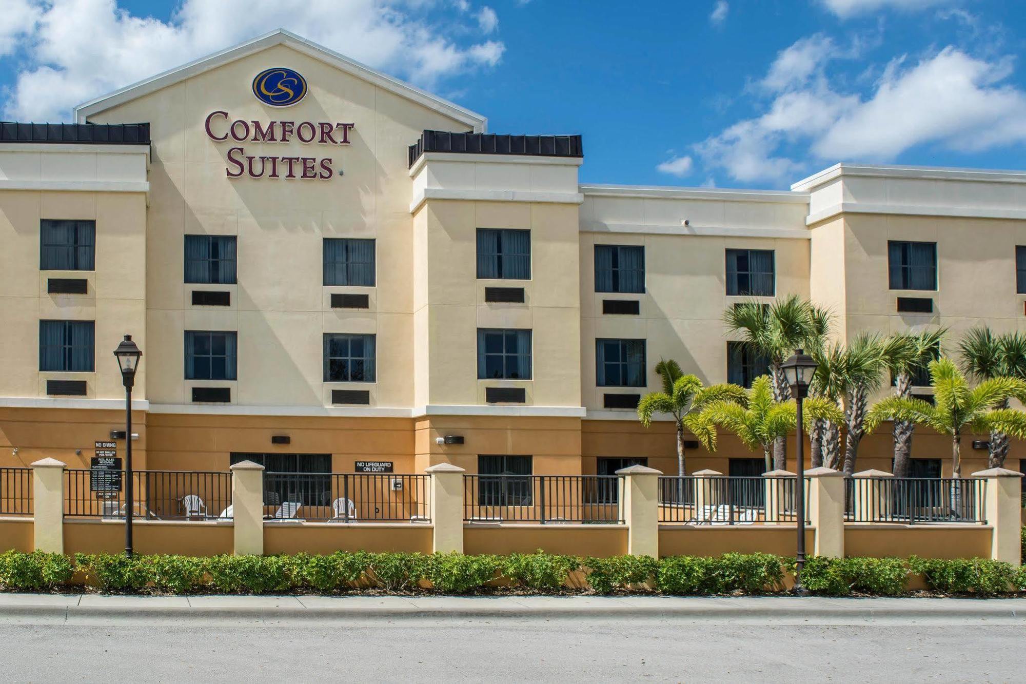 Comfort Suites Vero Beach I-95 Bagian luar foto