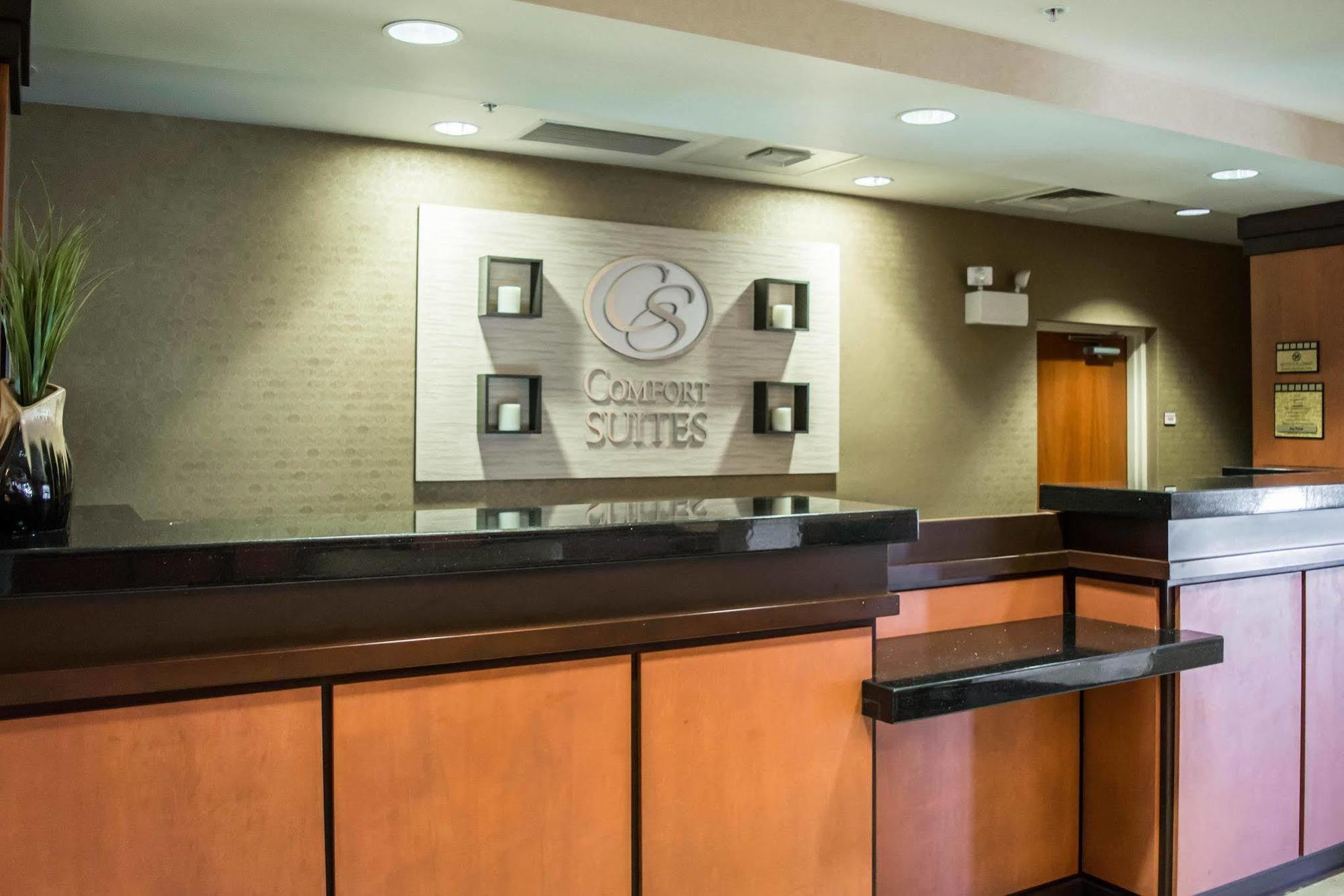 Comfort Suites Vero Beach I-95 Bagian luar foto